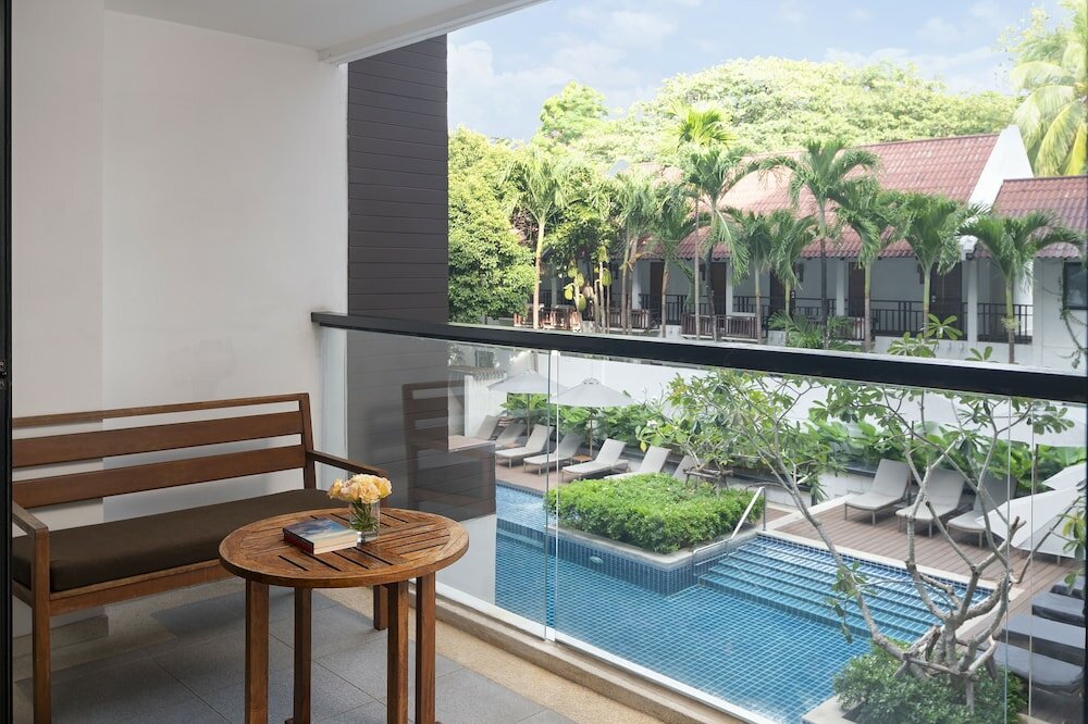 Фото Woodlands Suites Serviced Residences