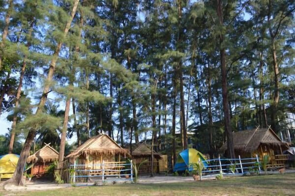 Фото Micky Monkey Beach Hotel Phuket Maikhao Thailand