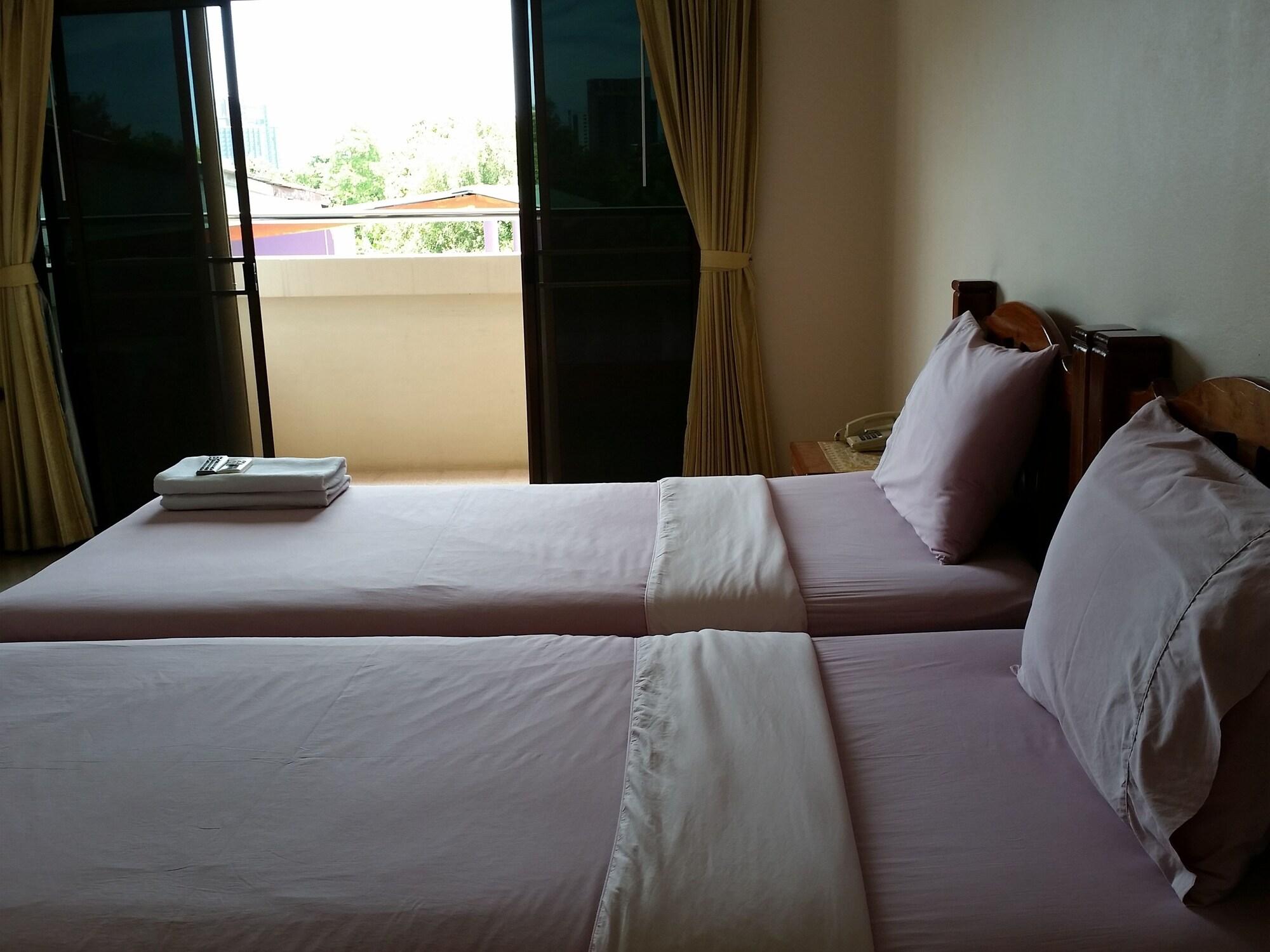 Фото Tassanee Garden Lodge