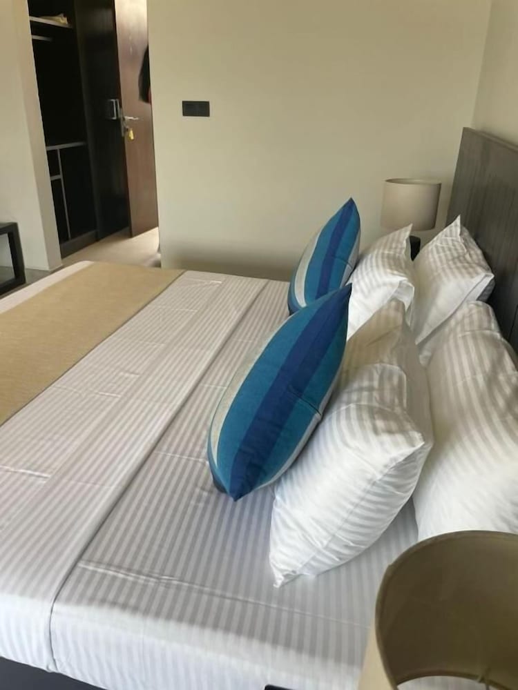 Фото Lavendish Beach Resort