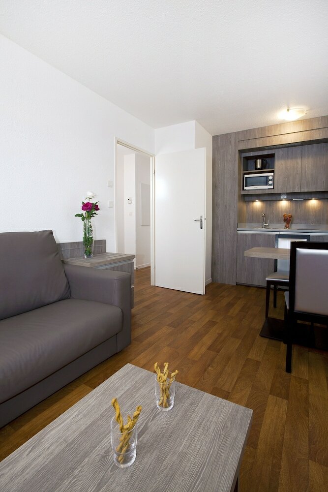 Фото Séjours & Affaires Reims Clairmarais