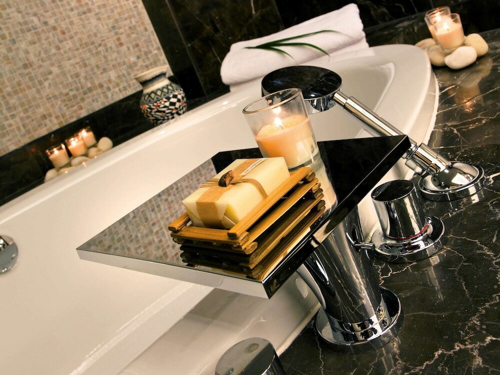 Фото Movenpick Ambassador Hotel