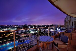 Гостиница Movenpick Ambassador Hotel