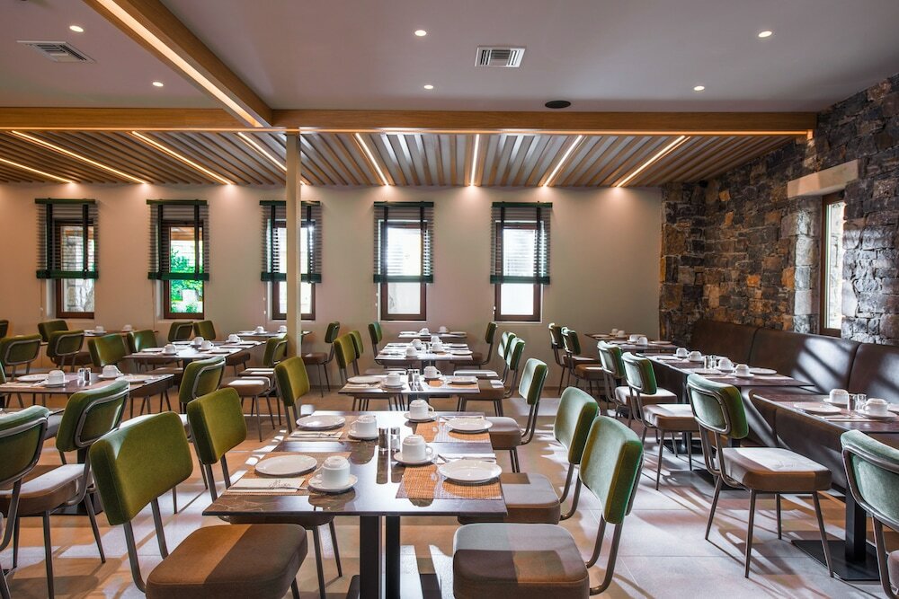 Фото Petousis Hotel & Suites