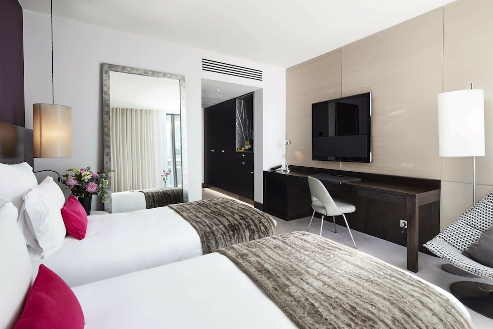 Фото South Place Hotel