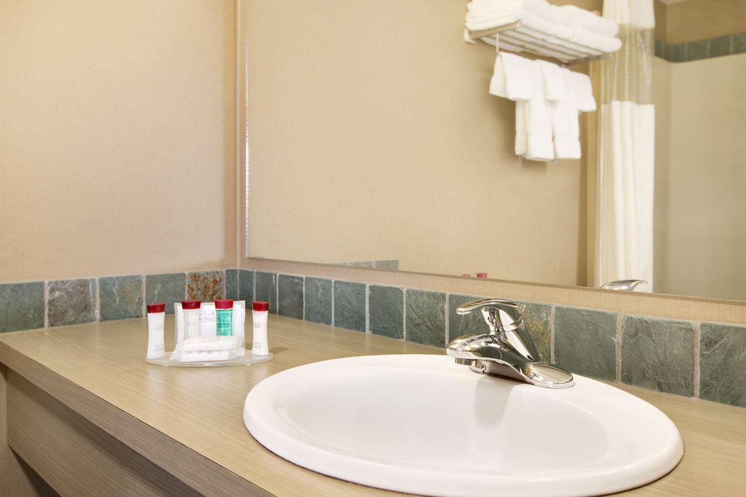 Фото Ramada by Wyndham Nanaimo