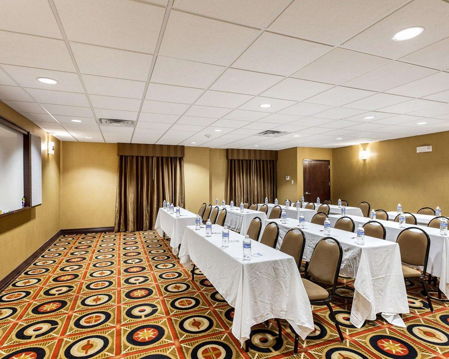 Фото Comfort Suites Plano - Dallas North