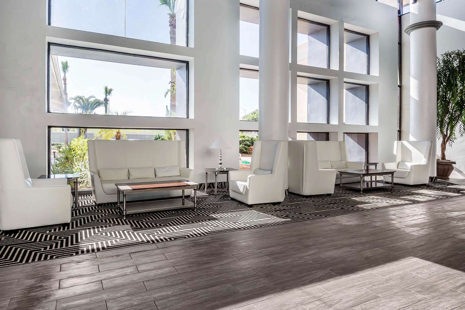 Фото Orlando International Airport Hotel