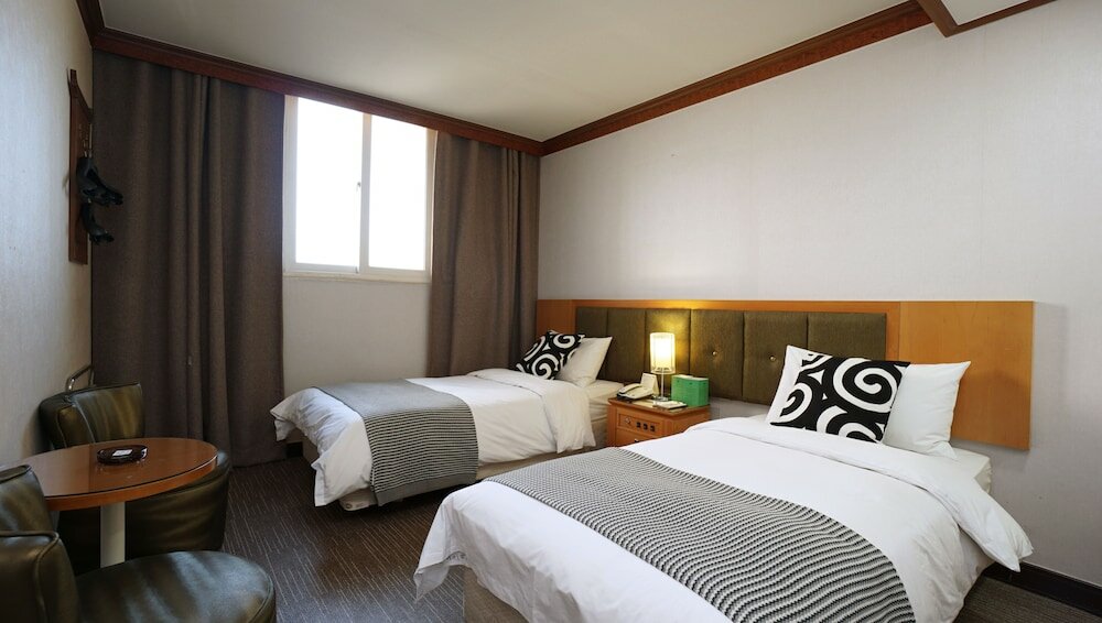 Фото Insadong Crown Hotel