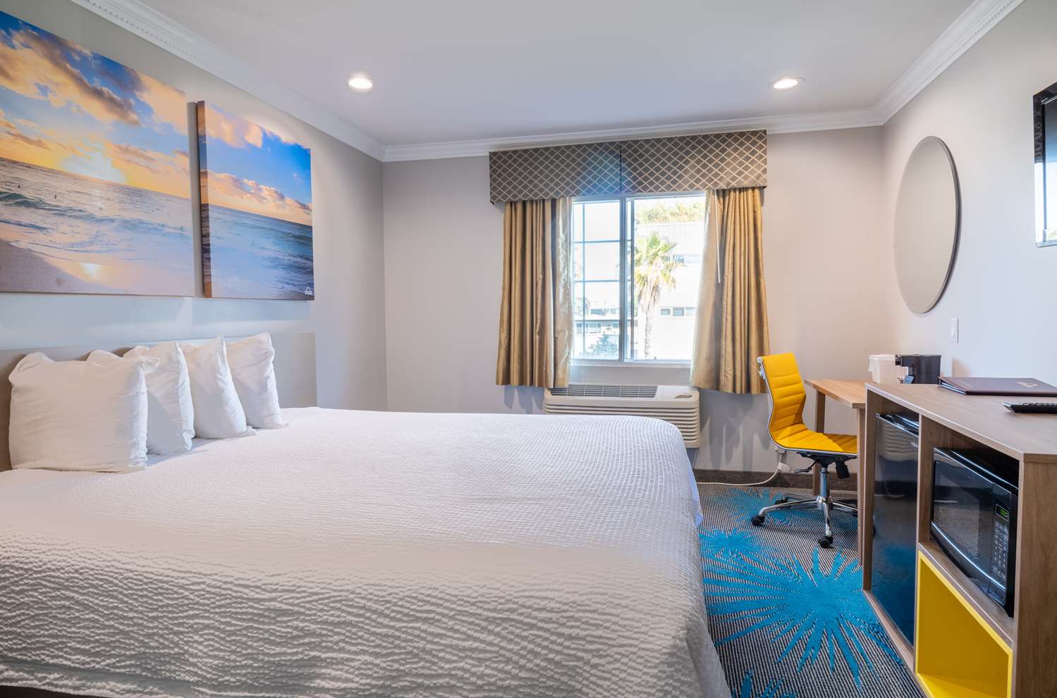 Фото Days Inn by Wyndham Santa Monica/Los Angeles