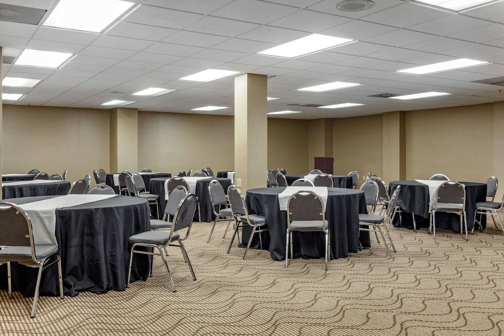 Фото Comfort Suites Raleigh Walnut Creek