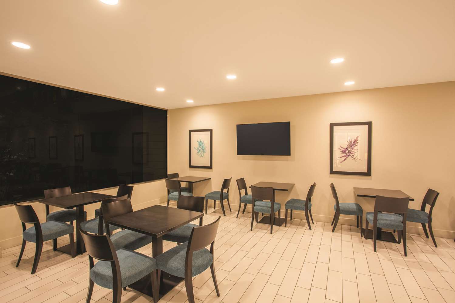 Фото Courtyard by Marriott Santa Barbara Downtown