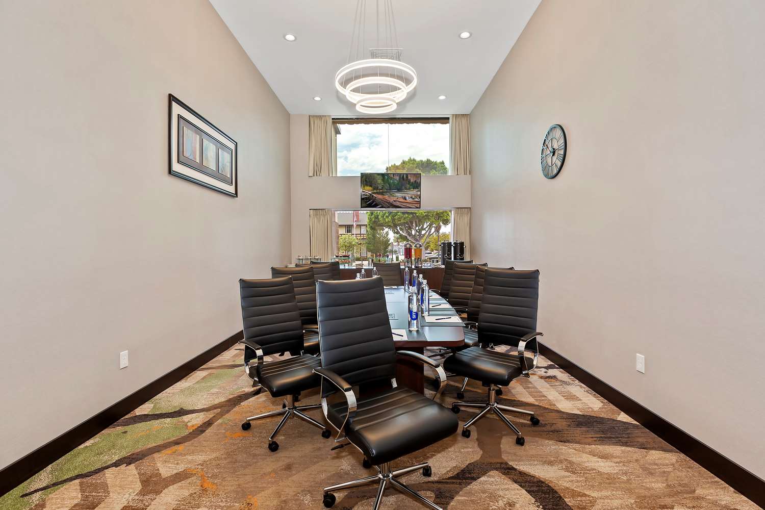 Фото Doubletree by Hilton Whittier Los Angeles