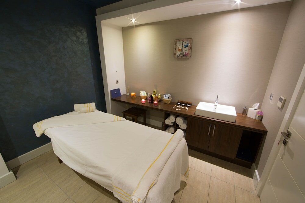 Фото Qafqaz Baku City Hotel & Residences