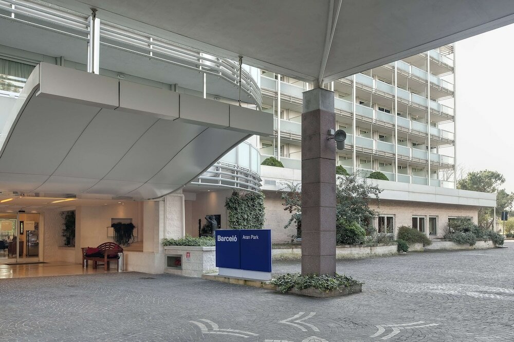 Фото Occidental Aran Park