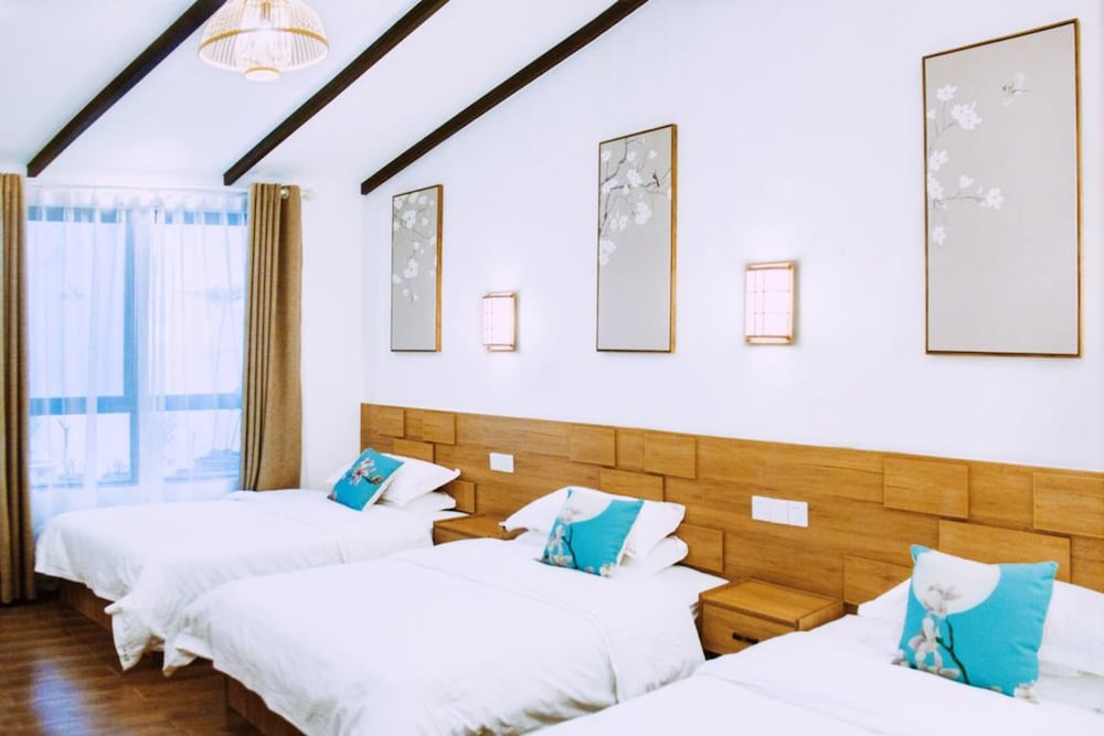 Фото Listening To The Rain Hall Inn