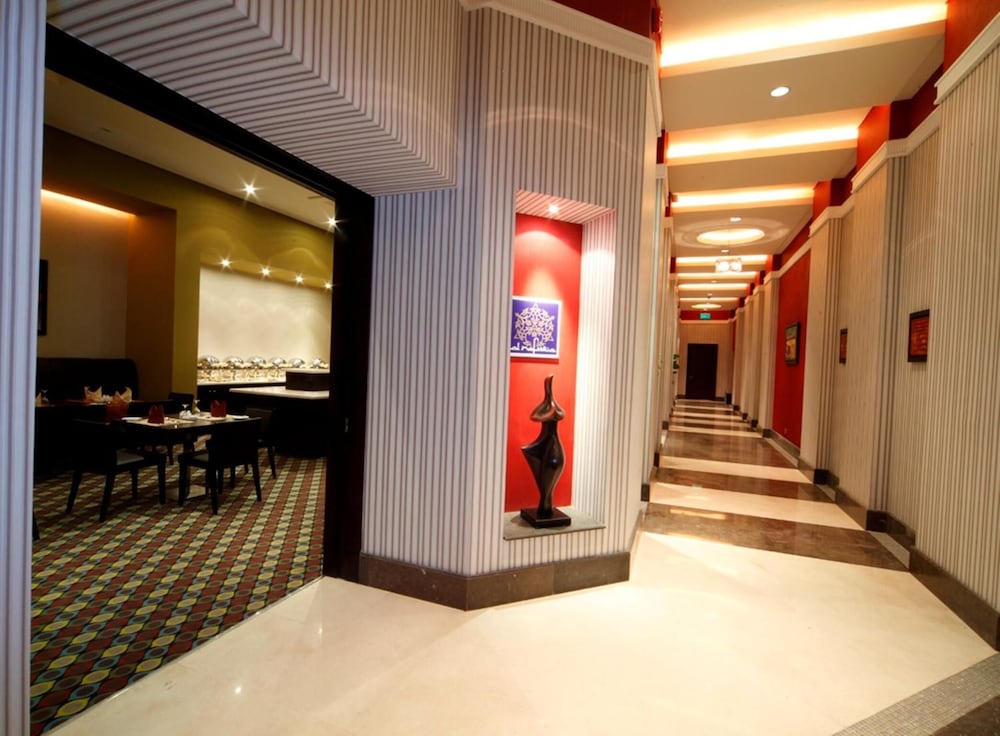 Фото Sunday Business Avenue