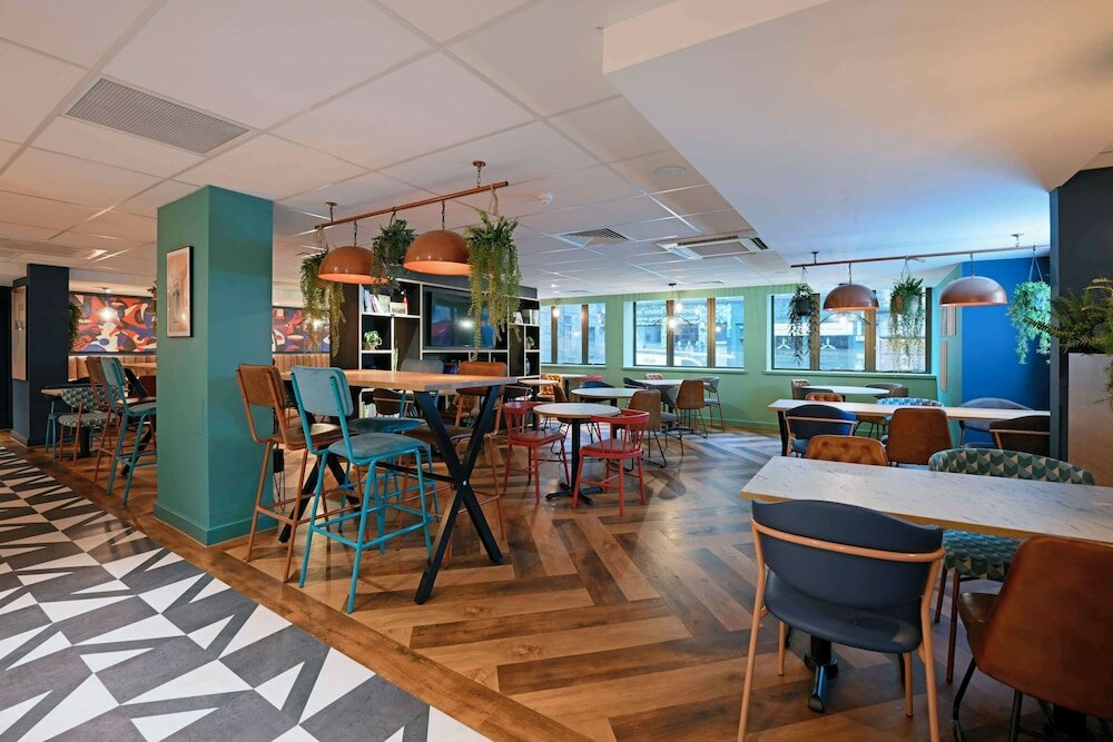 Фото Travelodge Edinburgh Central