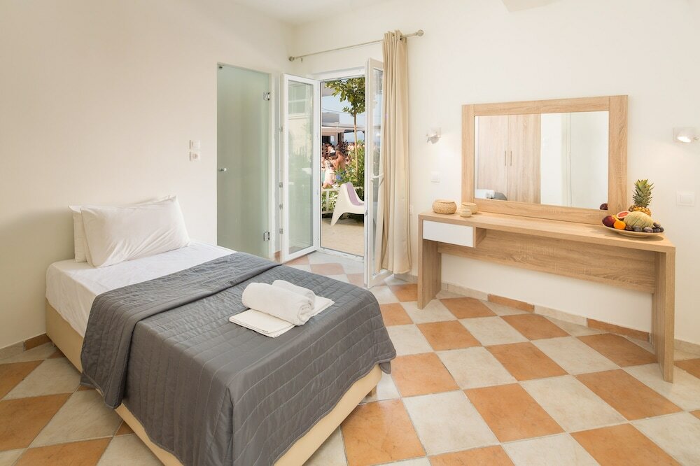 Фото Paralia Studios