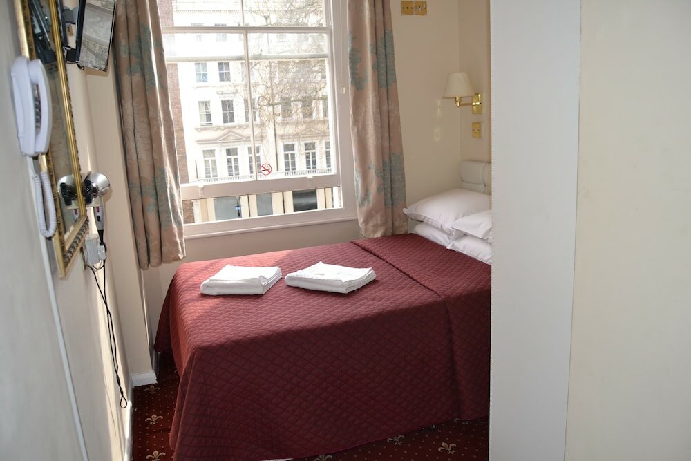 Фото Hyde Park Court Hotel