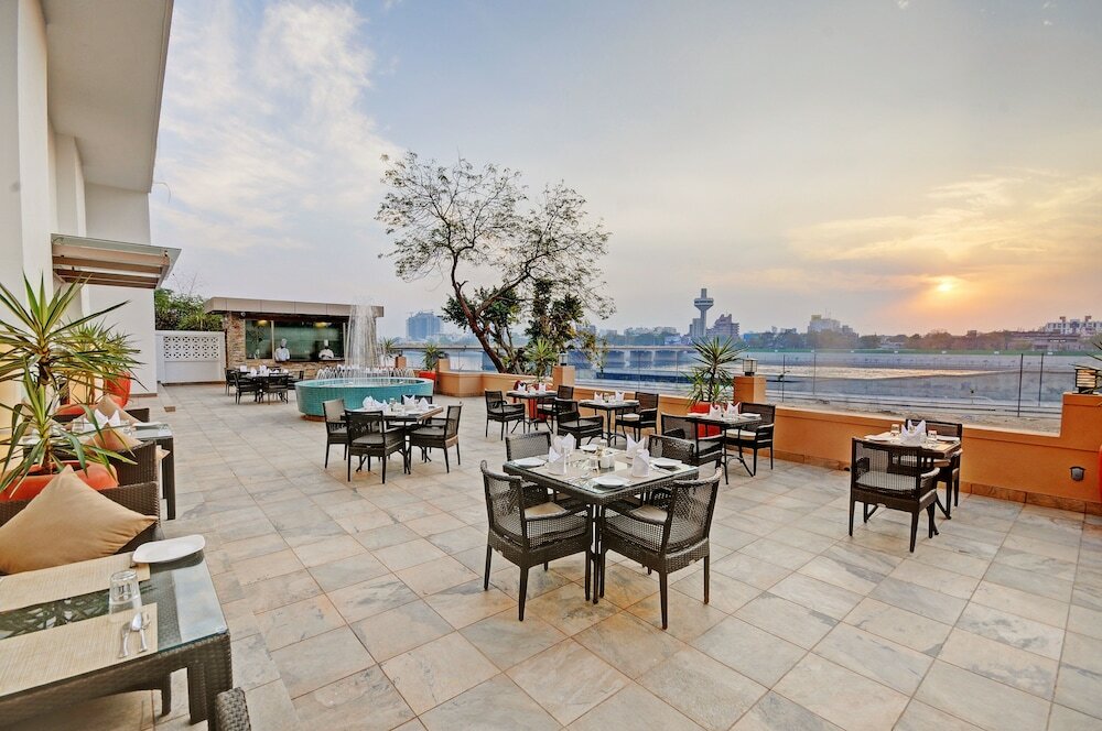 Фото Lemon Tree Premier The Atrium, Ahmedabad