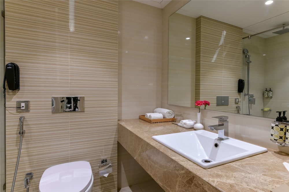 Фото Lemon Tree Premier The Atrium, Ahmedabad