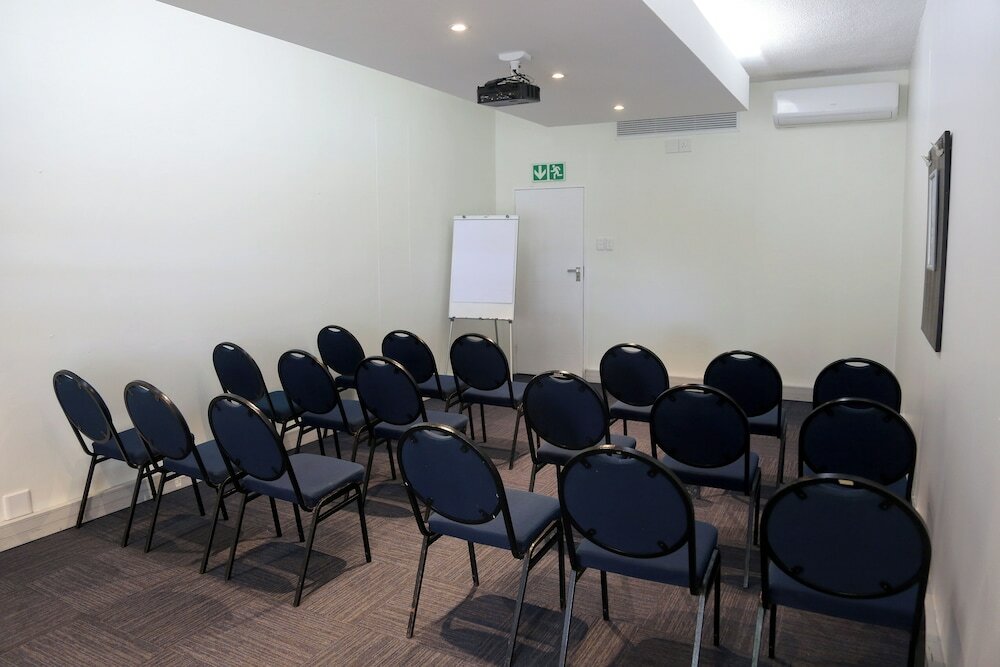 Фото Blue Lagoon Hotel and Conference Centre