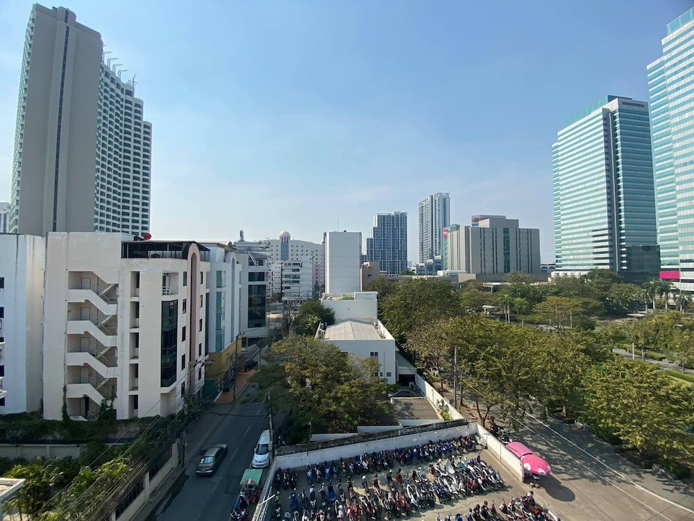 Фото Rest at Ratchada Hotel