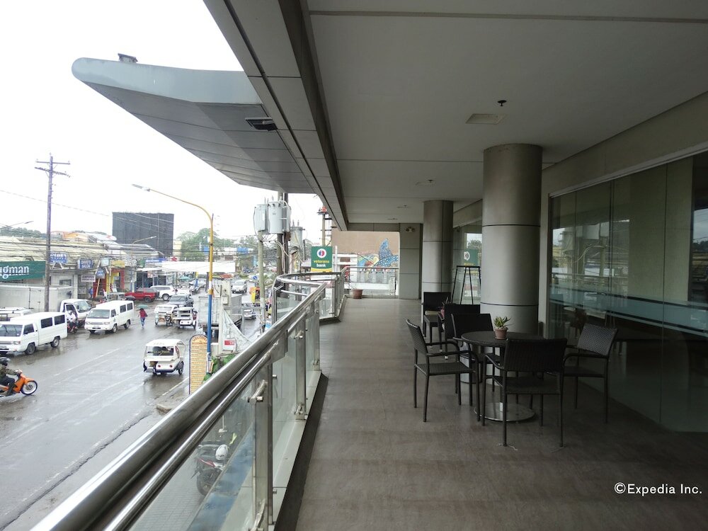 Фото Empire Suites Hotel