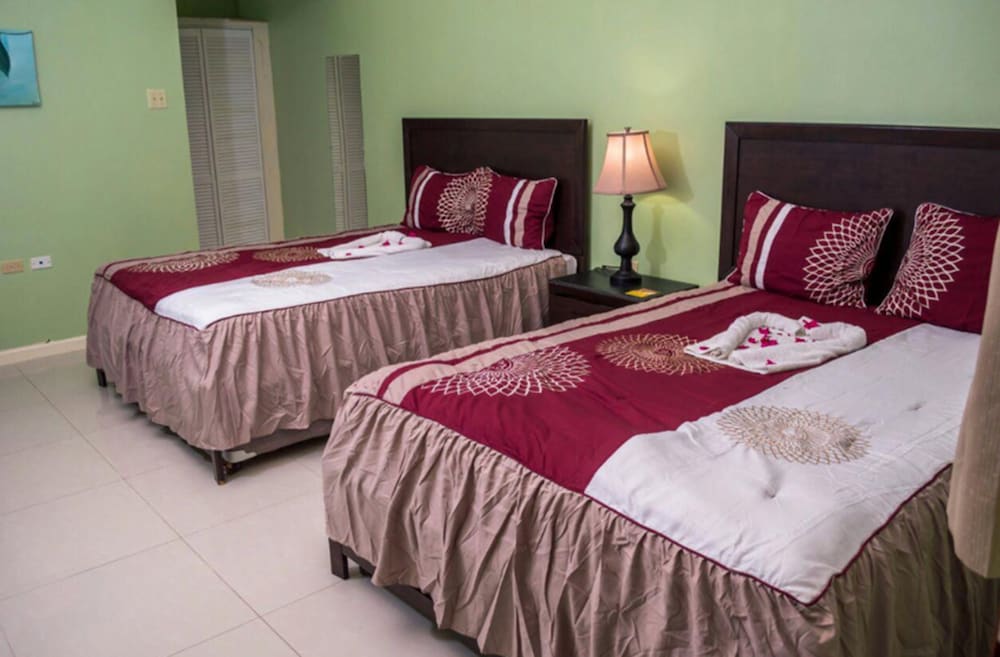 Фото Donway, A Jamaican Style Village