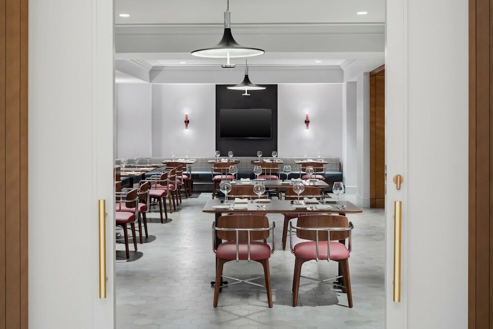 Фото The Madison Hotel