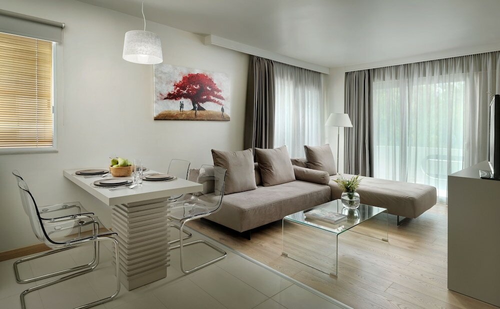 Фото Blazer Suites Hotel