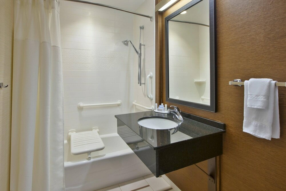 Фото Fairfield Inn & Suites by Marriott Milwaukee Downtown