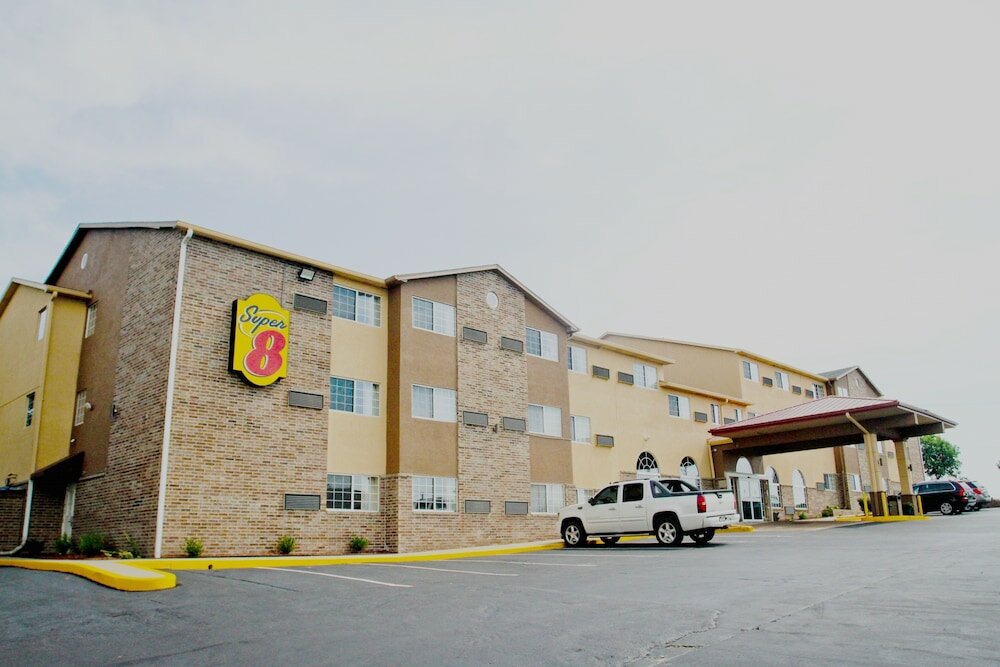 Фото Super 8 by Wyndham Kansas City