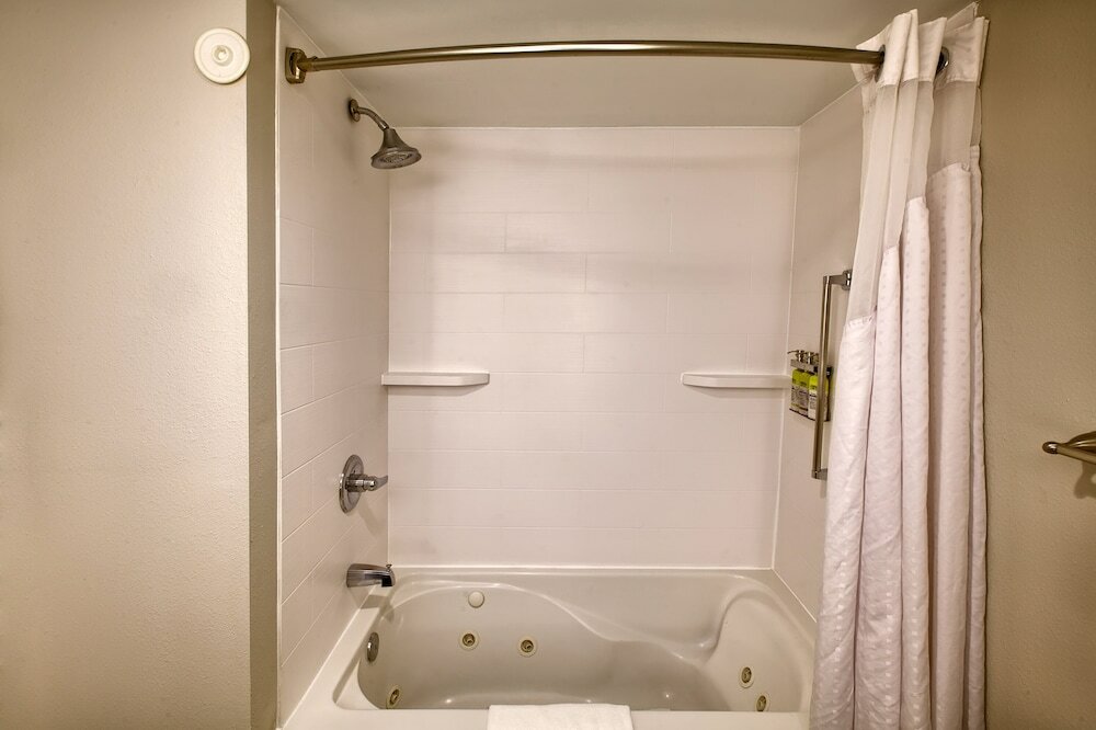 Фото Holiday Inn Express & Suites Raleigh North - Wake Forest, an Ihg Hotel