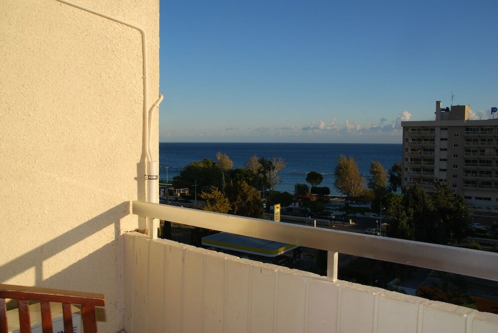 Фото The Caravel Hotel