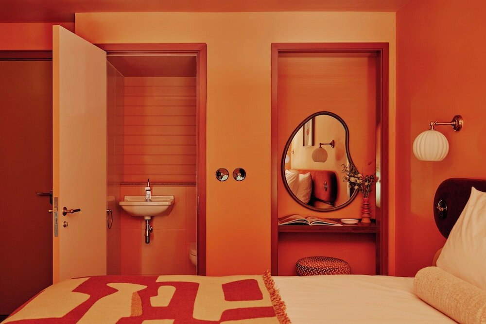 Фото Ember Locke Kensington