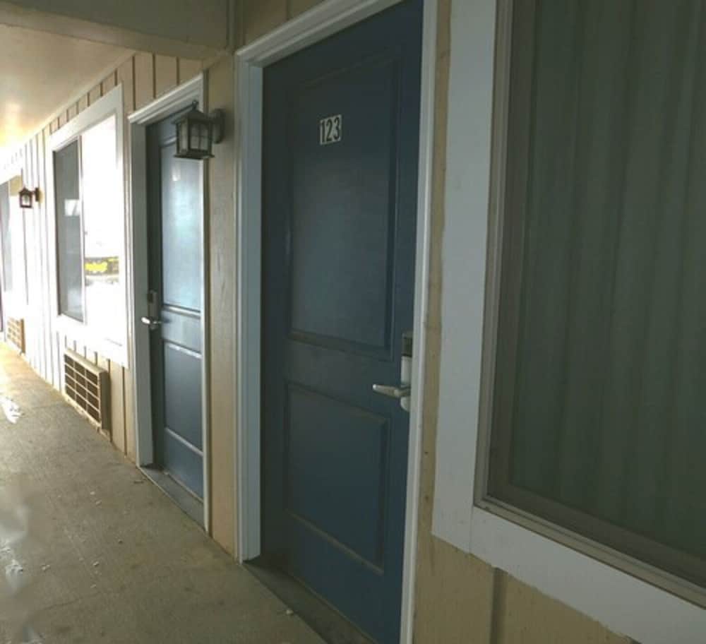 Фото Laramie Valley Inn