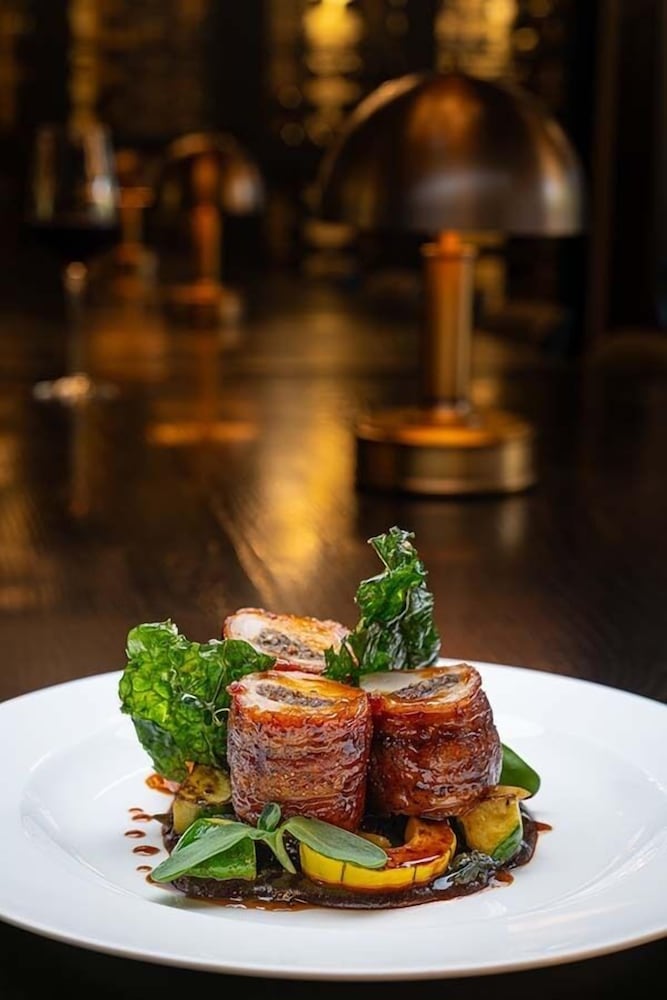 Фото The Avery Hotel