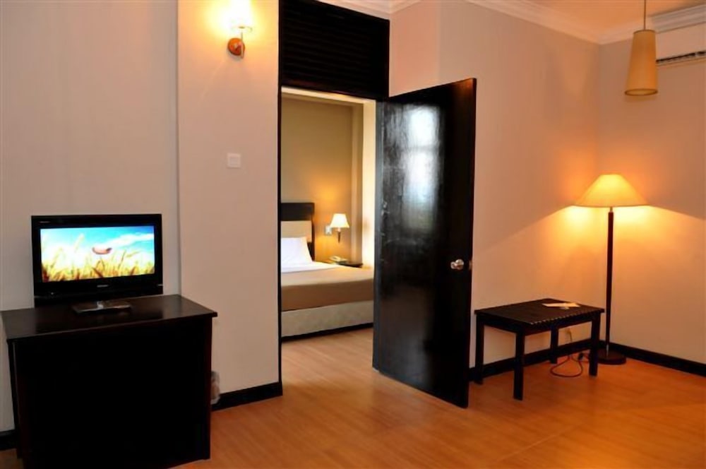 Фото Lodge 18 Hotel