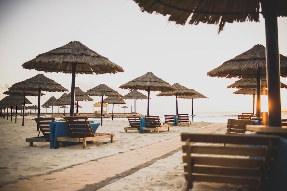 Фото Carols Beau Rivage Hotel