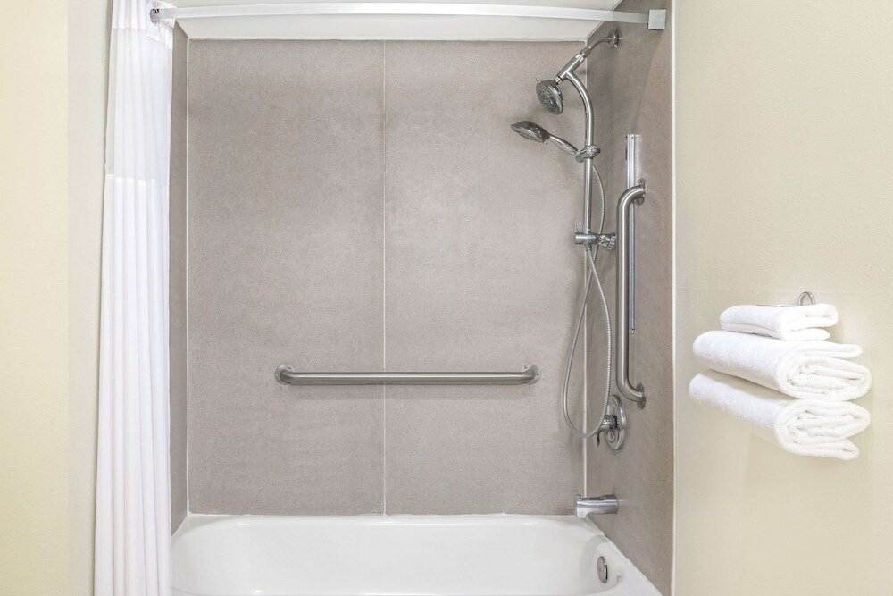 Фото Days Inn by Wyndham Kingman East