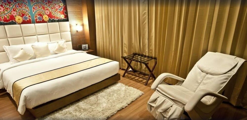 Фото Monotel Luxury Business Hotel