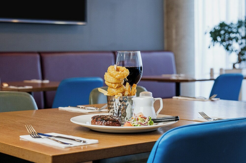 Фото Holiday Inn Express Aberdeen Airport, an Ihg Hotel