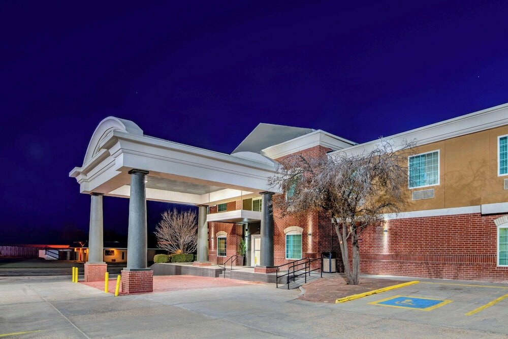 Фото La Quinta Inn & Suites by Wyndham Dalhart