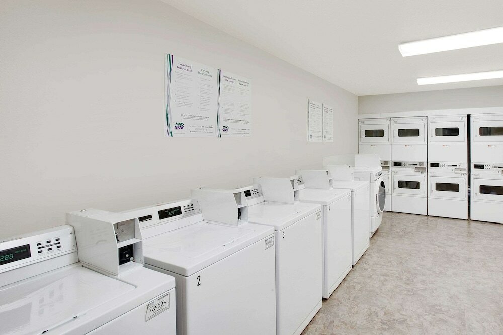 Фото WoodSpring Suites Lake Charles