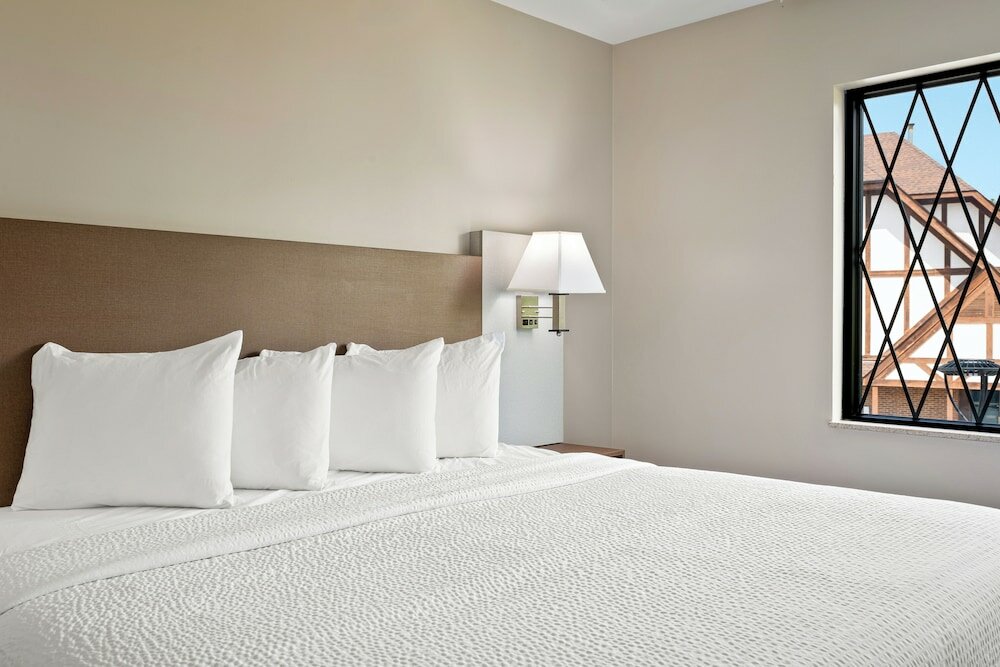 Фото English Inn of Charlottesville