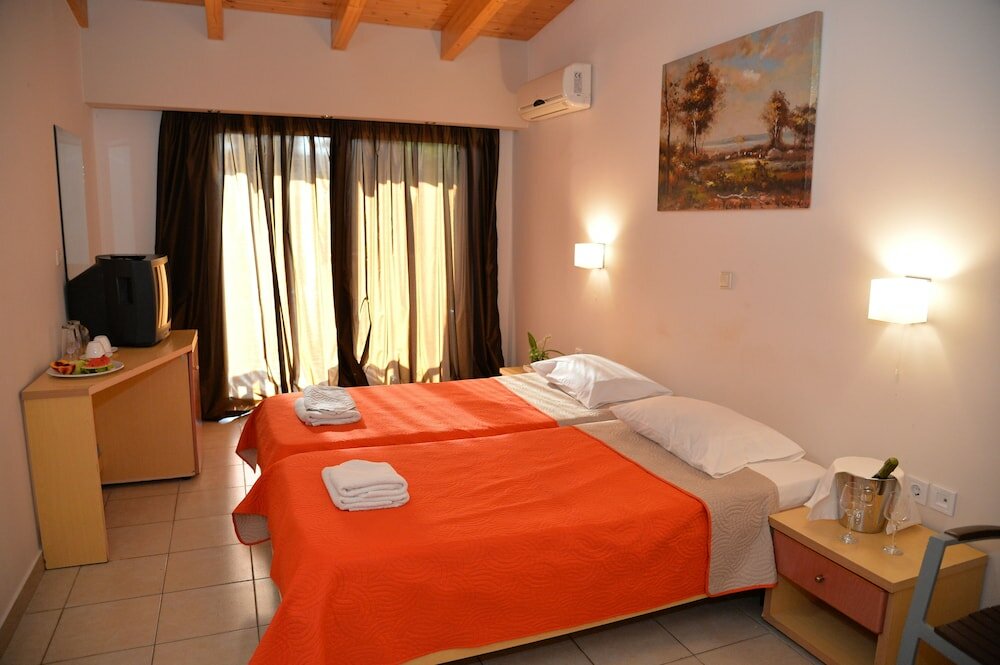 Фото Hotel Heleni Beach