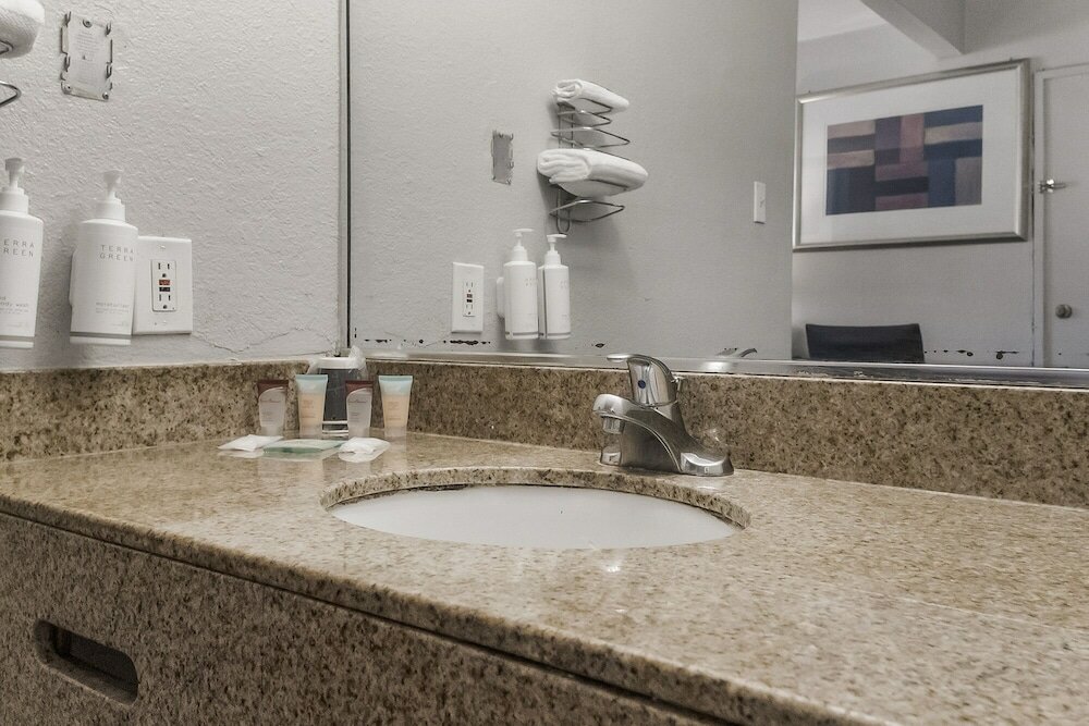 Фото Heritage Inn Express Hayward