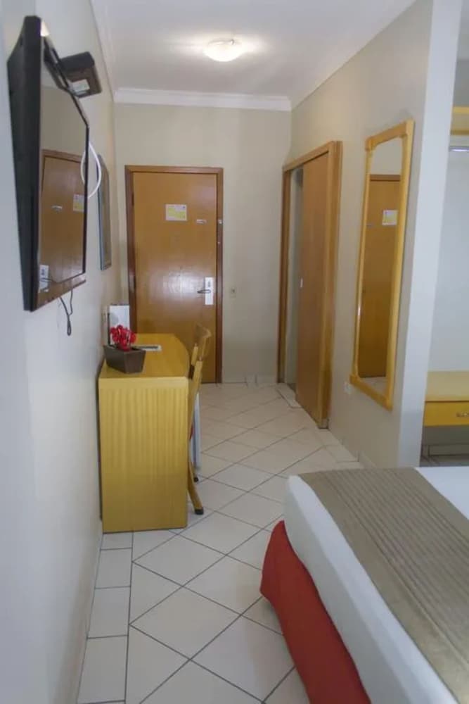 Фото Oft San Conrado Hotel